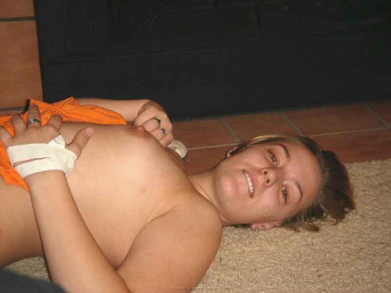 Пышечка фотографирует свои формы по всей квартире 13 фото Пышечка фотографирует свои формы по всей квартире 13 фото