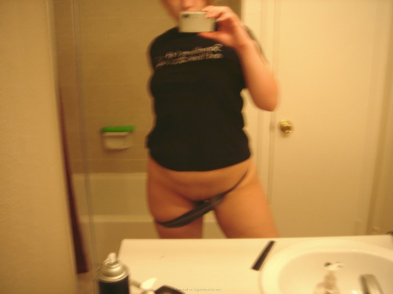 Пышечка фотографирует свои формы по всей квартире 20 фото Пышечка фотографирует свои формы по всей квартире 20 фото