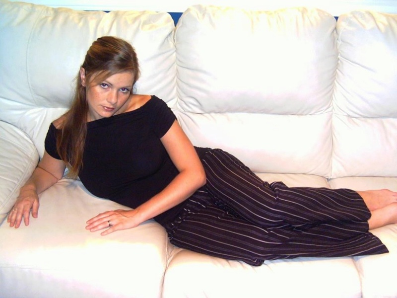 Загорелая мамка мнет дойки и дрочит манду дилдаком 1 фото Загорелая мамка мнет дойки и дрочит манду дилдаком 1 фото