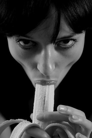 Стильная крошка с аппетитной попкой светит голой киской 13 фото Стильная крошка с аппетитной попкой светит голой киской 13 фото