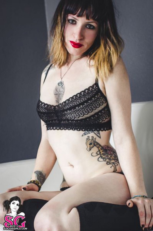 Стильная неформалка демонстрирует татуировки 17 фото Стильная неформалка демонстрирует татуировки 17 фото