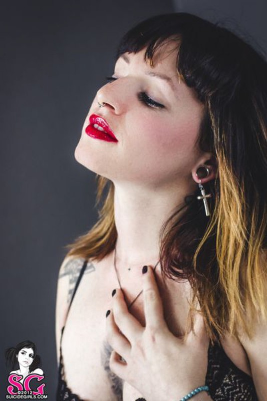 Стильная неформалка демонстрирует татуировки 5 фото Стильная неформалка демонстрирует татуировки 5 фото