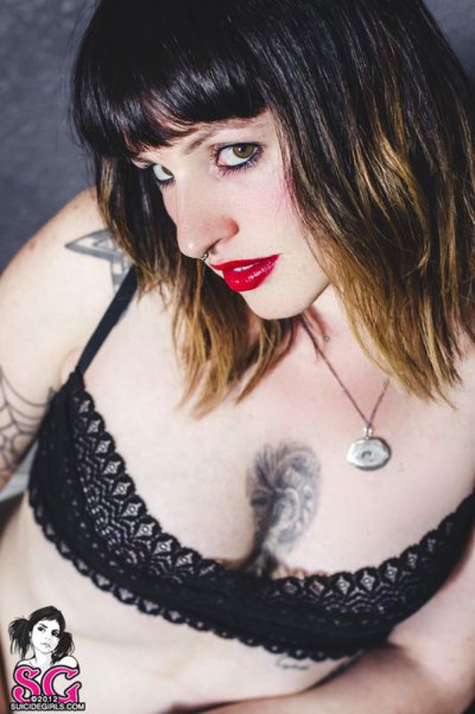 Стильная неформалка демонстрирует татуировки 20 фото Стильная неформалка демонстрирует татуировки 20 фото