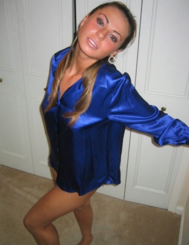 Любовница расставила ноги и кайфонула от мастурбации 1 фото Любовница расставила ноги и кайфонула от мастурбации 1 фото