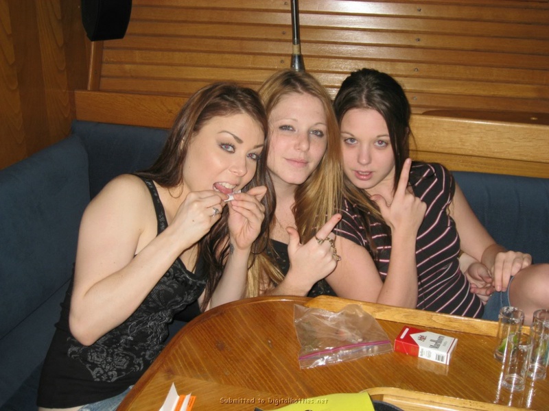 Много обаятельных и сногсшибательных девушек на яхте 1 фото Много обаятельных и сногсшибательных девушек на яхте 1 фото