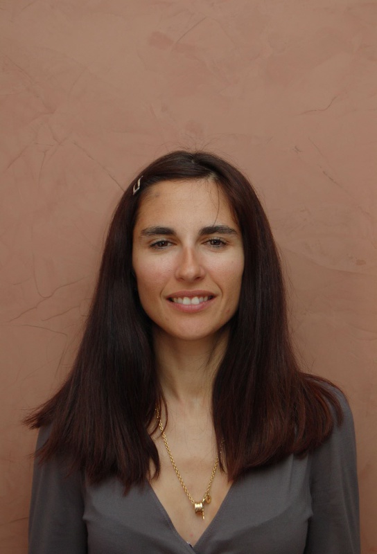 Эротика от симпатичной брюнетки у себя дома 20 фото Эротика от симпатичной брюнетки у себя дома 20 фото