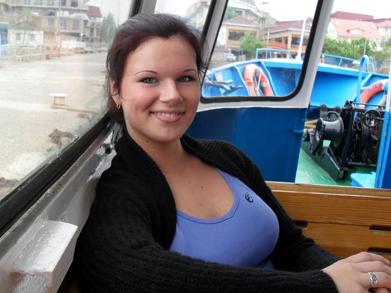 Ухоженная милфа позирует на курорте 2 фото Ухоженная милфа позирует на курорте 2 фото