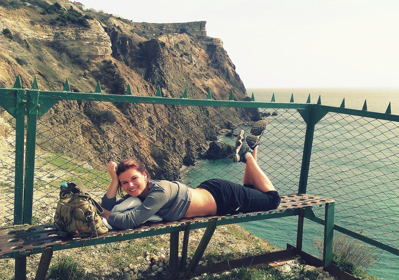 Ухоженная милфа позирует на курорте 4 фото Ухоженная милфа позирует на курорте 4 фото