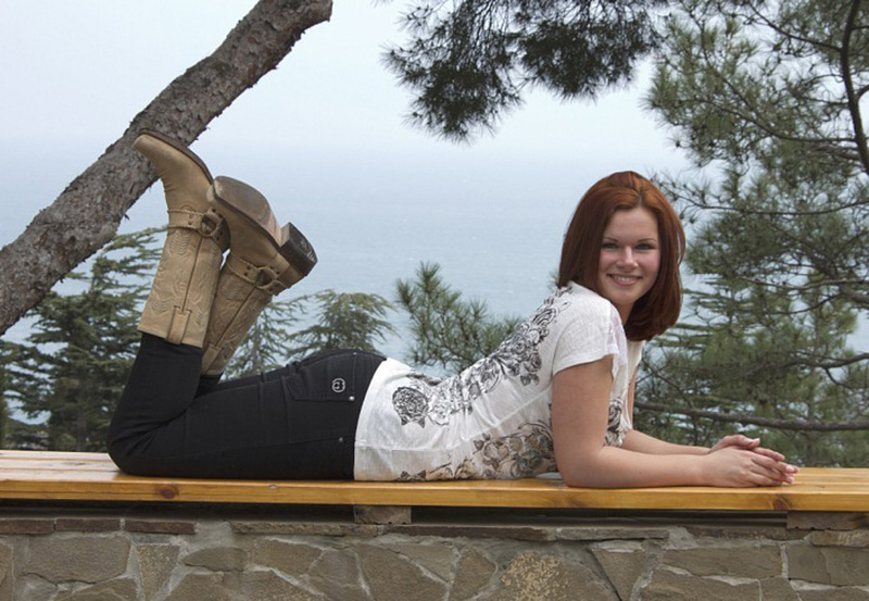 Ухоженная милфа позирует на курорте 6 фото Ухоженная милфа позирует на курорте 6 фото