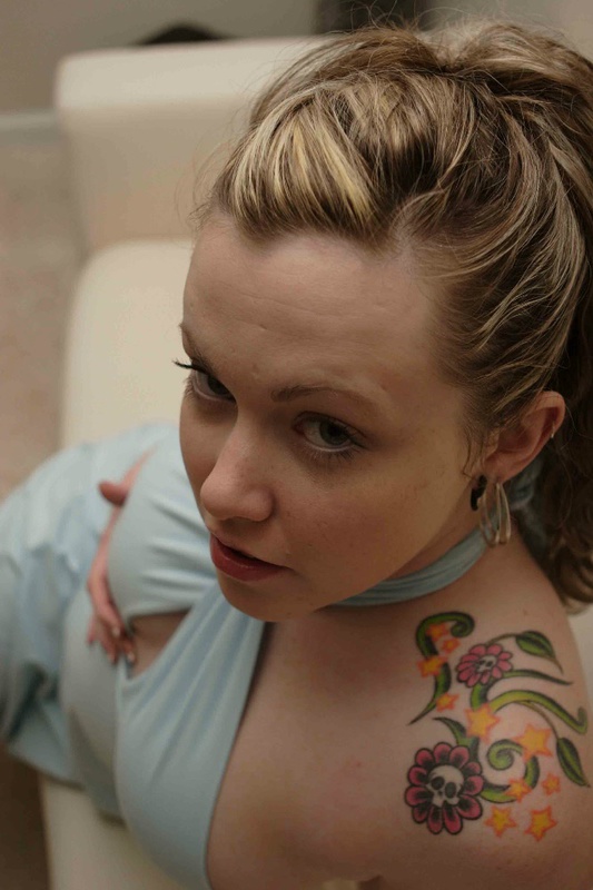 Одинокая титястая баба пытается произвести впечатление 3 фото Одинокая титястая баба пытается произвести впечатление 3 фото