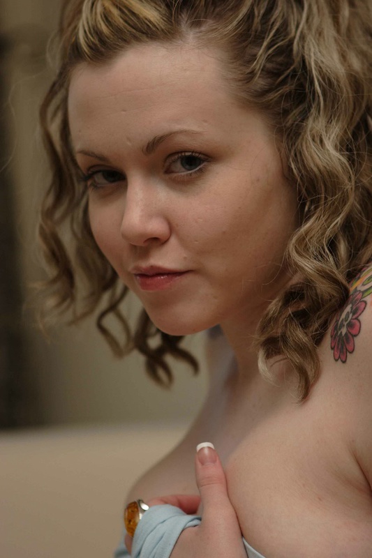 Одинокая титястая баба пытается произвести впечатление 6 фото Одинокая титястая баба пытается произвести впечатление 6 фото