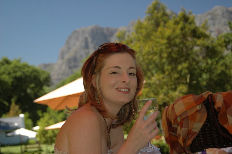 Голая кокетка может взять член в ротик после ерзания на постели 2 фото Голая кокетка может взять член в ротик после ерзания на постели 2 фото