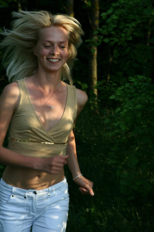 Пошлая блондинка приехала в гости в деревню 3 фото Пошлая блондинка приехала в гости в деревню 3 фото