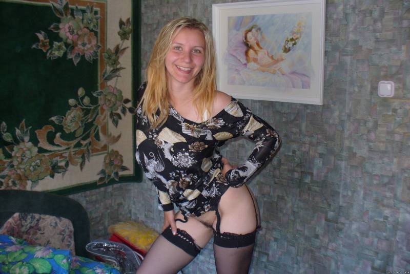 Фотосессия с горячей блондой дома 4 фото Фотосессия с горячей блондой дома 4 фото