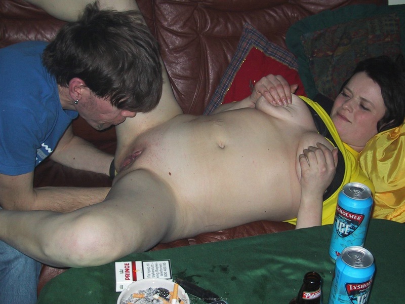 Фетишистка трахается с неопрятными друзьями 5 фото Фетишистка трахается с неопрятными друзьями 5 фото