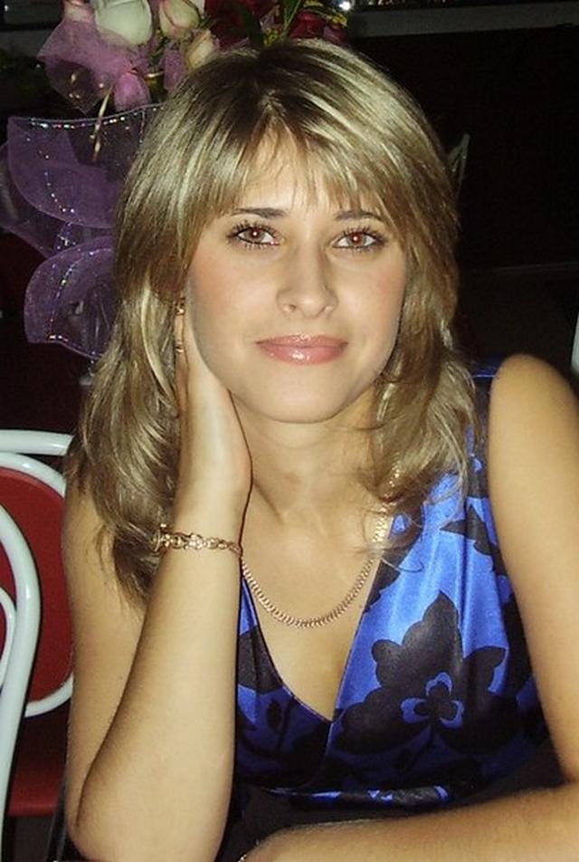 Русская жена красиво разделась и подарила мужу минет на кровати 1 фото Русская жена красиво разделась и подарила мужу минет на кровати 1 фото