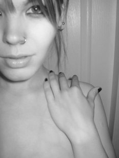 Смазливая студентка раздевается дома