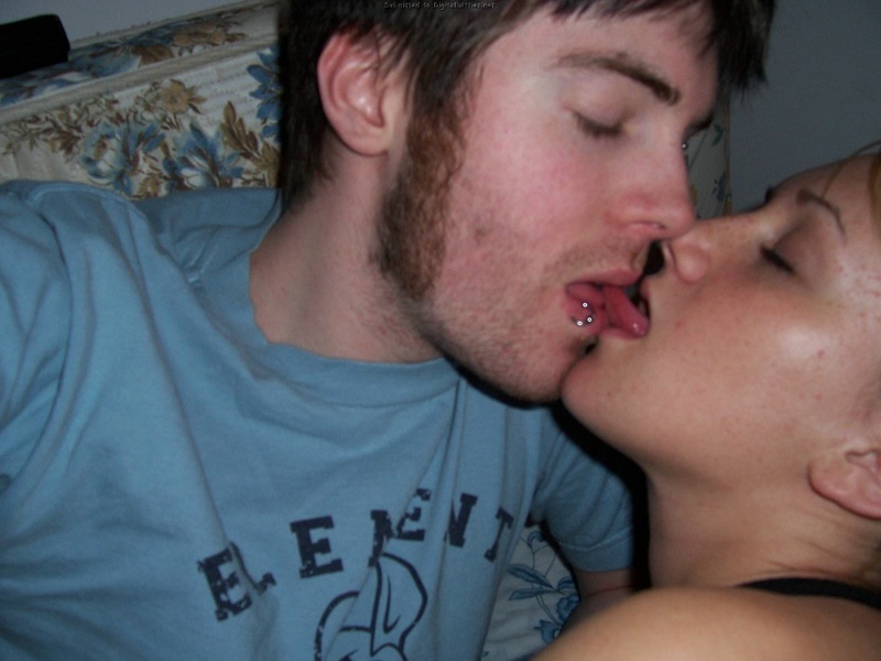 Бойфренд лижет и трахает бритую письку домашней телочки 3 фото Бойфренд лижет и трахает бритую письку домашней телочки 3 фото