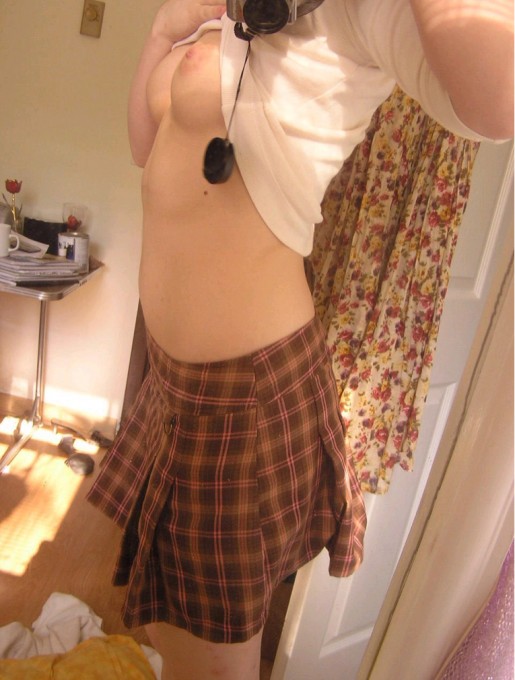 Красивые цыпочки делают селфи прелестей в ванной 13 фото Красивые цыпочки делают селфи прелестей в ванной 13 фото