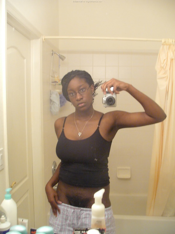 Мулатка с косичками разделась в ванной 23 фото Мулатка с косичками разделась в ванной 23 фото