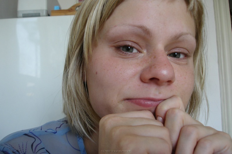 Голая блонда позирует на камеру 4 фото Голая блонда позирует на камеру 4 фото