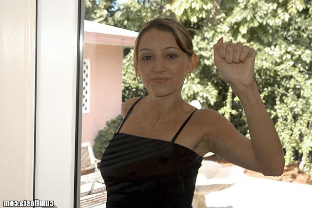 Деваха сосет член парня и кушает сперму после секса 1 фото Деваха сосет член парня и кушает сперму после секса 1 фото