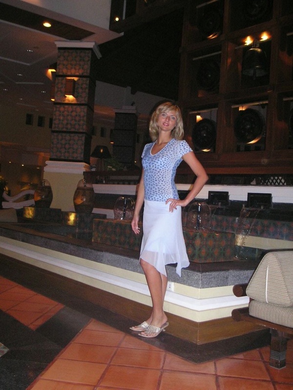 Длинноногая чикса оголила бритую киску и подрачила перед камерой 1 фото Длинноногая чикса оголила бритую киску и подрачила перед камерой 1 фото