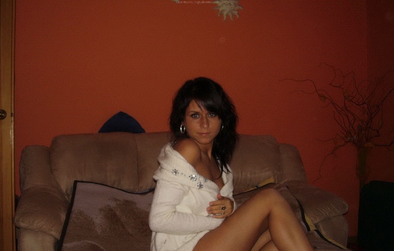 Частные снимки загорелой туристки на улице и дома 8 фото Частные снимки загорелой туристки на улице и дома 8 фото