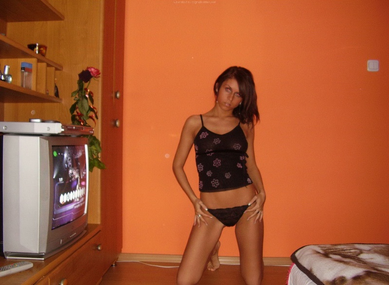 Частные снимки загорелой туристки на улице и дома 2 фото Частные снимки загорелой туристки на улице и дома 2 фото