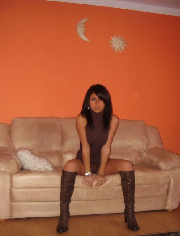 Частные снимки загорелой туристки на улице и дома 9 фото Частные снимки загорелой туристки на улице и дома 9 фото