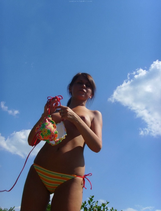 Частные снимки загорелой туристки на улице и дома 21 фото Частные снимки загорелой туристки на улице и дома 21 фото