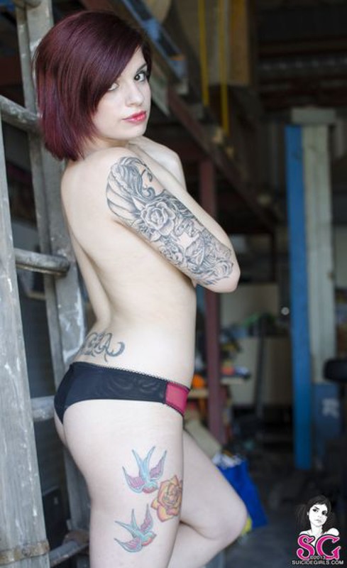 Девушка-автомеханик разделась в рабочем гараже 21 фото Девушка-автомеханик разделась в рабочем гараже 21 фото