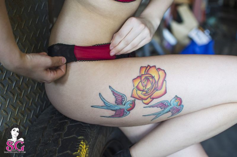 Девушка-автомеханик разделась в рабочем гараже 34 фото Девушка-автомеханик разделась в рабочем гараже 34 фото