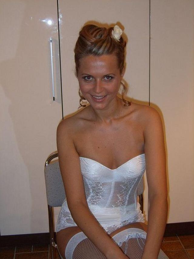 Невесты возбуждают интимными местами и сосут у женихов 24 фото Невесты возбуждают интимными местами и сосут у женихов 24 фото