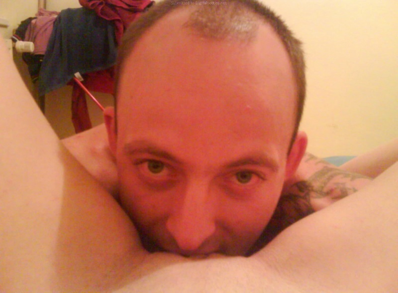 Мужик делает куни и ласкает молодую киску 1 фото Мужик делает куни и ласкает молодую киску 1 фото