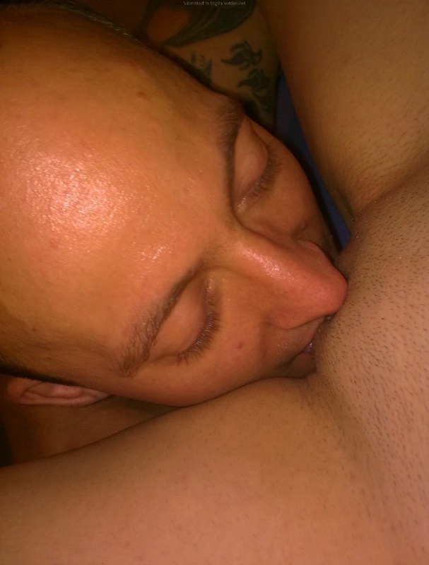 Мужик делает куни и ласкает молодую киску 9 фото Мужик делает куни и ласкает молодую киску 9 фото