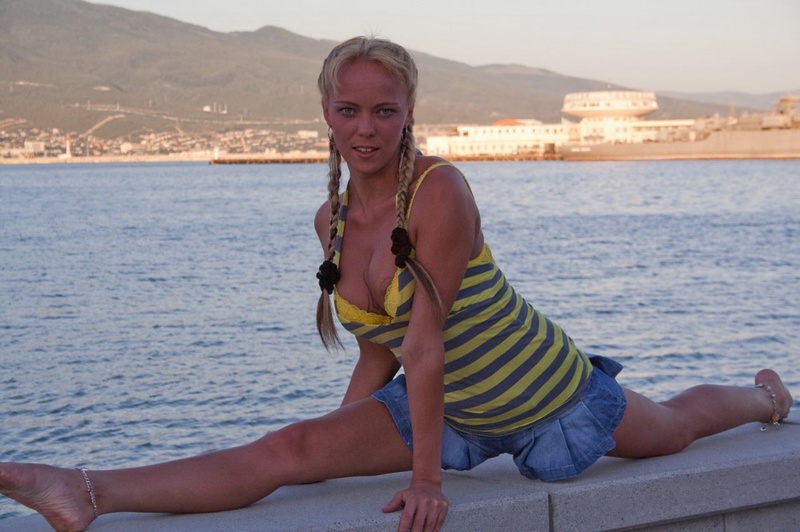 Сексуальные танцовщицы показали упругие сиськи 15 фото Сексуальные танцовщицы показали упругие сиськи 15 фото