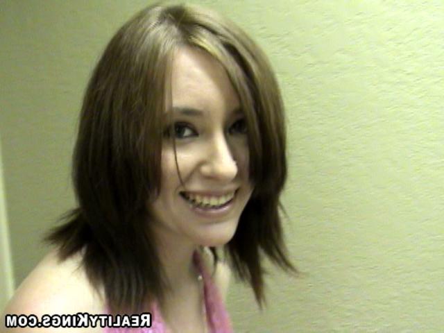 Сладкая брюнетка просто сосет письку приятеля и трахается с ним 4 фото Сладкая брюнетка просто сосет письку приятеля и трахается с ним 4 фото