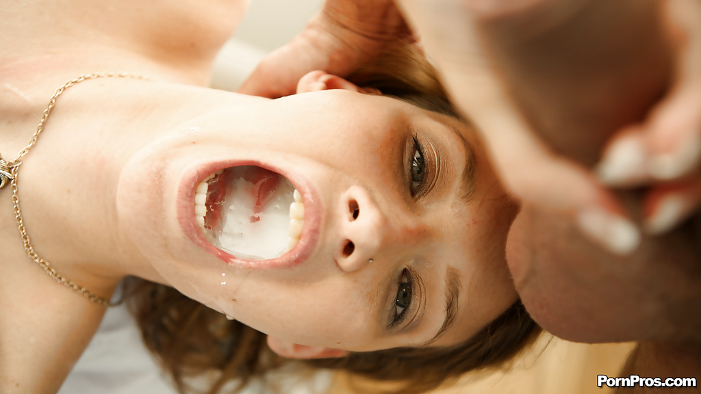 Стройная девица делает смачный глубокий минет 16 фото Стройная девица делает смачный глубокий минет 16 фото