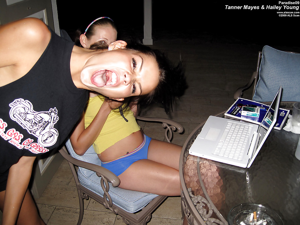 Бойфренд доводит секс игрушками до оргазма брюнетку на шезлонге 13 фото Бойфренд доводит секс игрушками до оргазма брюнетку на шезлонге 13 фото