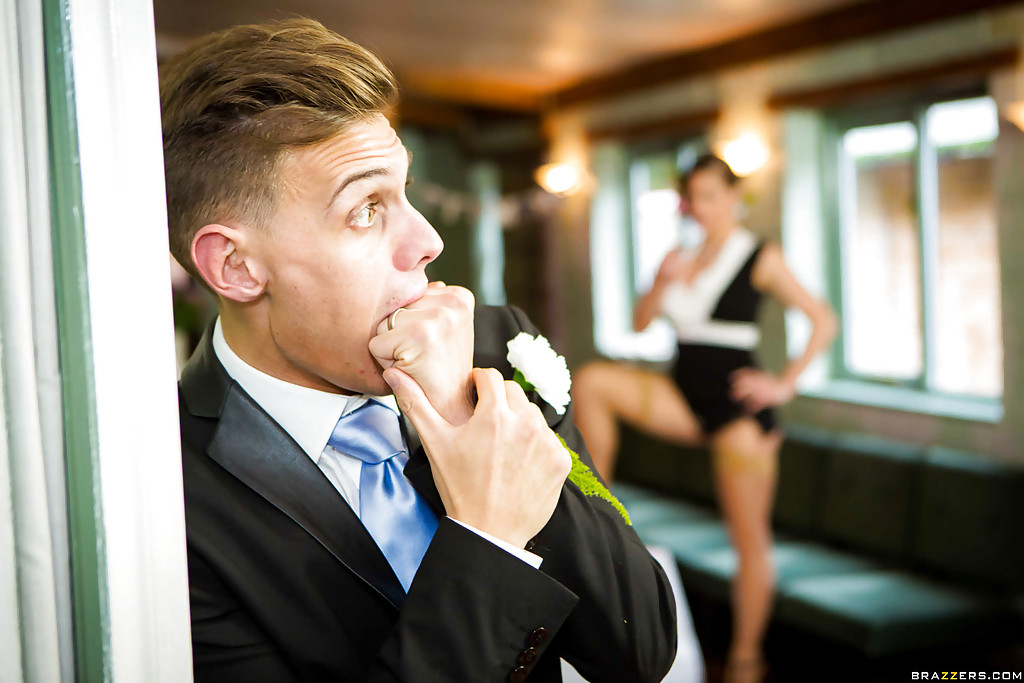 Жених отодрал двух сочных подружек невесты за час до свадьбы 2 фото Жених отодрал двух сочных подружек невесты за час до свадьбы 2 фото