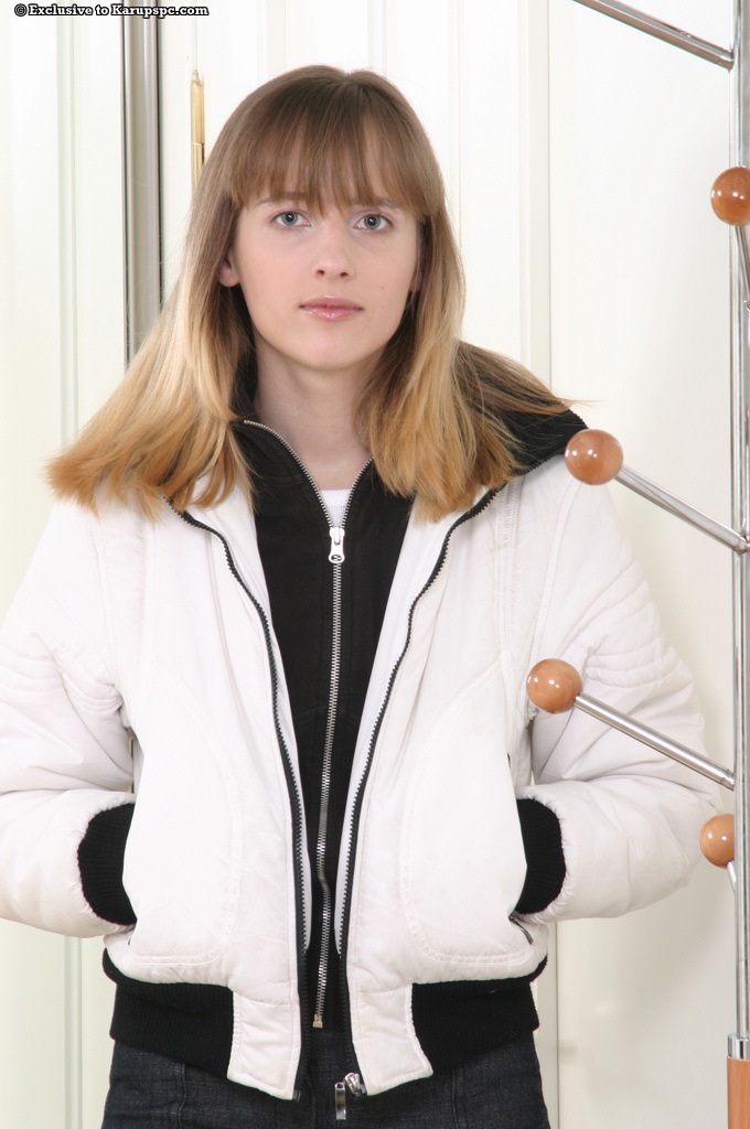 Баба сняла джинсы и раскрыла волосатую киску на пороге квартиры 1 фото Баба сняла джинсы и раскрыла волосатую киску на пороге квартиры 1 фото