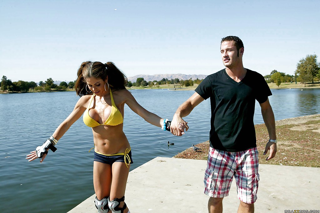 Спортивная мамочка трахается с парнем раком на диване 5 фото Спортивная мамочка трахается с парнем раком на диване 5 фото