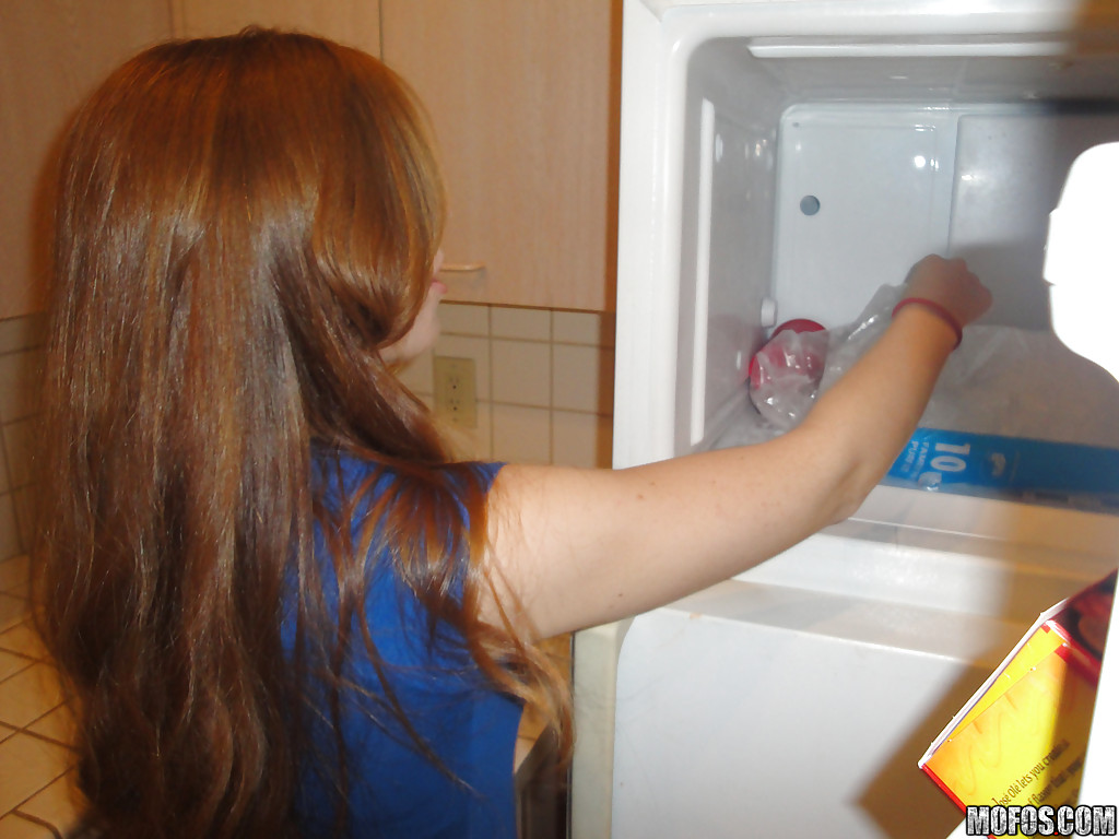 Девке завязали глаза и дали отсосать член перед трахом 2 фото Девке завязали глаза и дали отсосать член перед трахом 2 фото