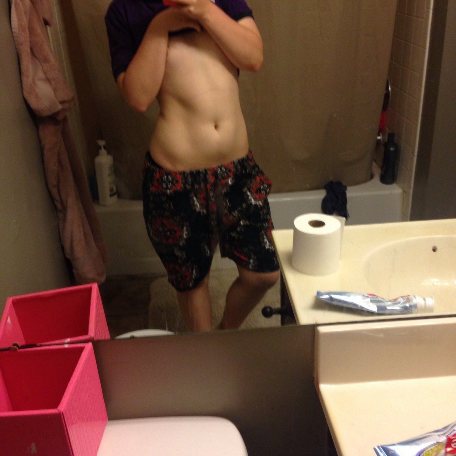 Молодая деваха селфится дома в нижнем белье 4 фото Молодая деваха селфится дома в нижнем белье 4 фото