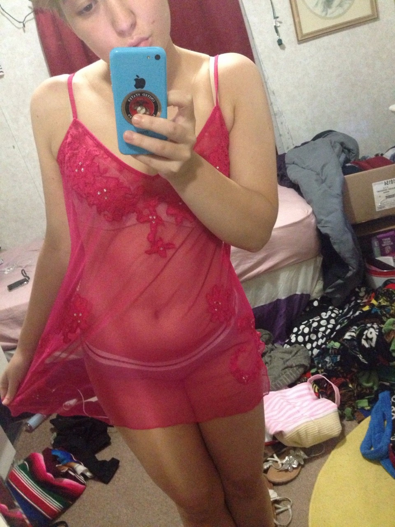 Молодая деваха селфится дома в нижнем белье 12 фото Молодая деваха селфится дома в нижнем белье 12 фото