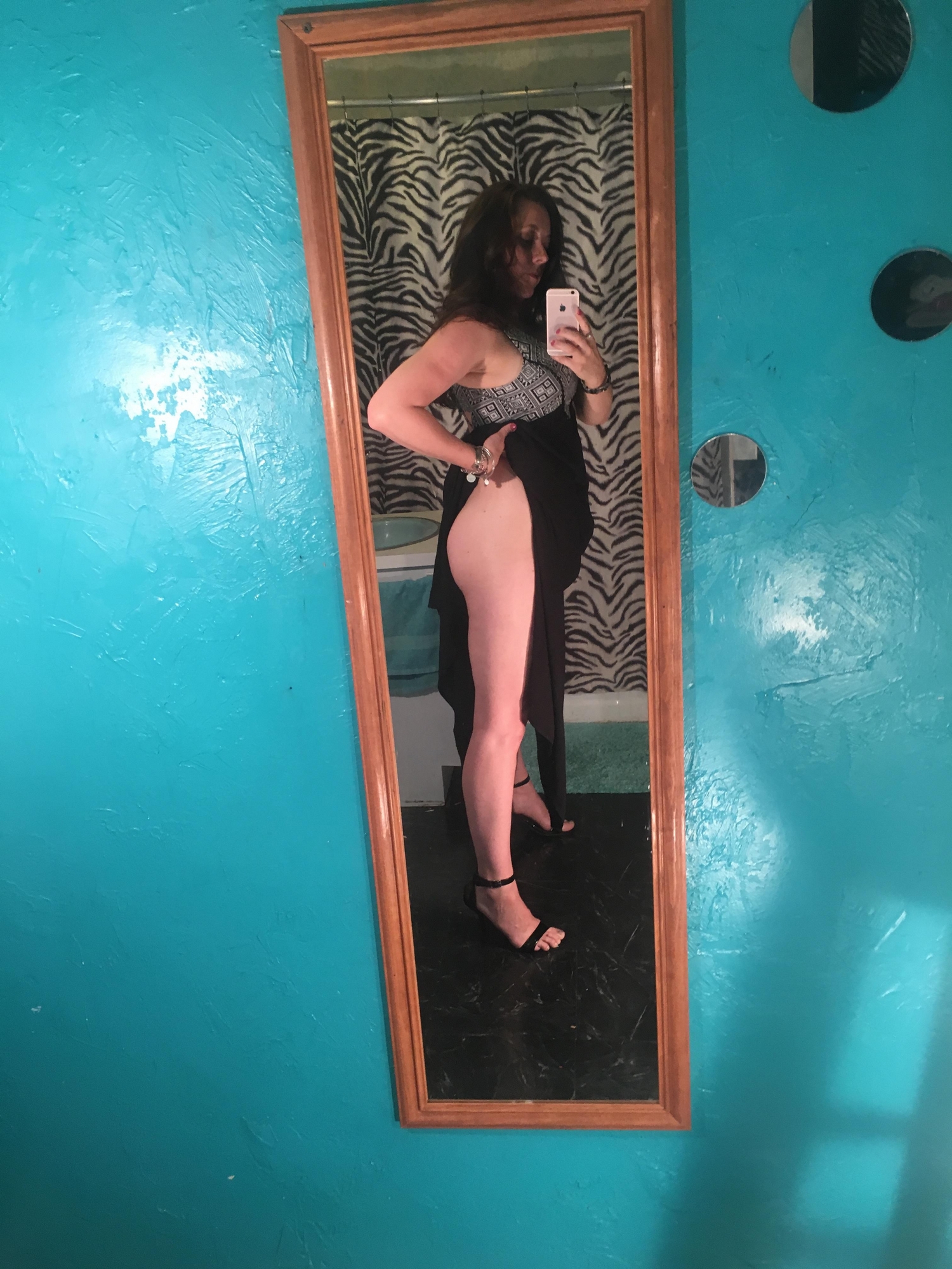 Грудастая дамочка селфит прелести дома 5 фото Грудастая дамочка селфит прелести дома 5 фото