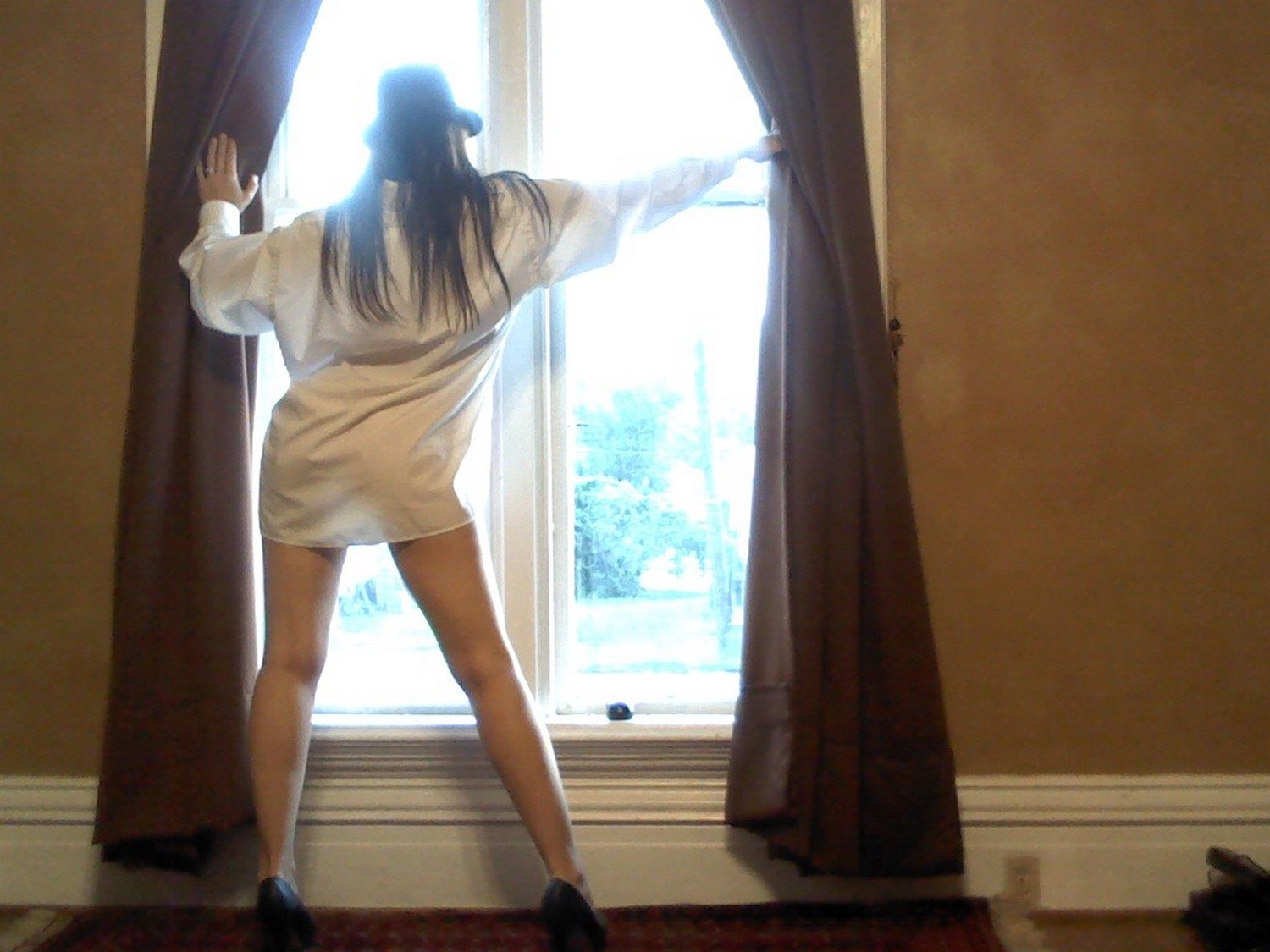 Грудастая брюнетка разделась догола для занятия йогой 7 фото Грудастая брюнетка разделась догола для занятия йогой 7 фото