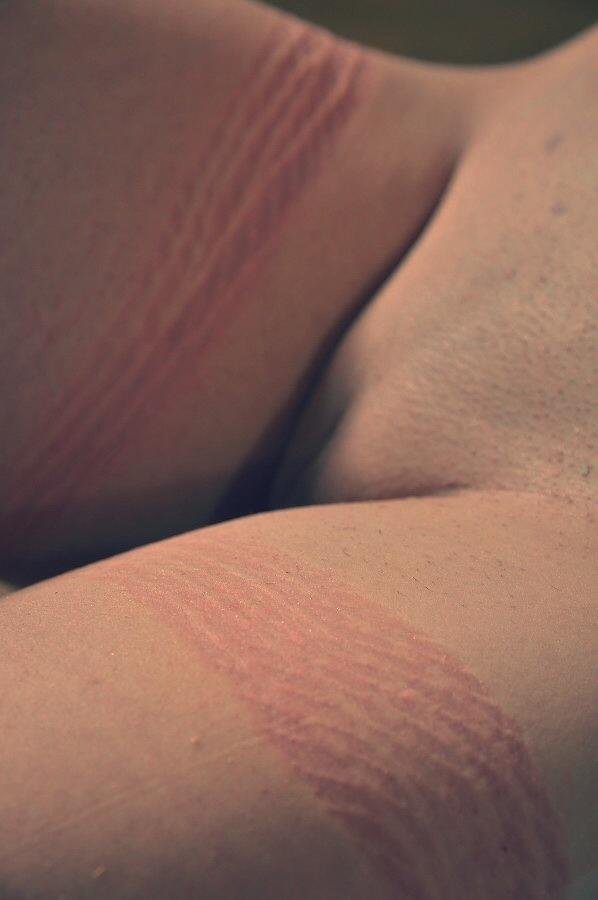 Полуобнаженные красотки светят прелестями в сети 12 фото Полуобнаженные красотки светят прелестями в сети 12 фото