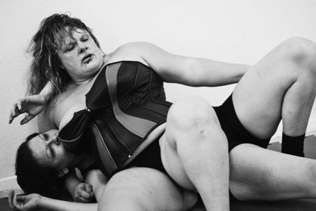 Подборка винтажных снимков борющихся женщин 14 фото Подборка винтажных снимков борющихся женщин 14 фото